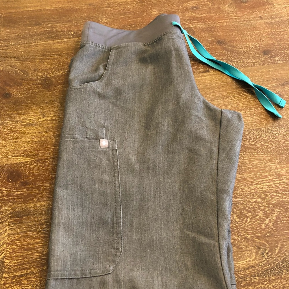 Figs Technical scrub top and pants - Picture 7 of 12